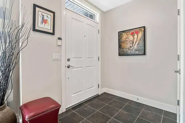 6 Scarpe DR SW #14, Calgary, AB T2T 6P2