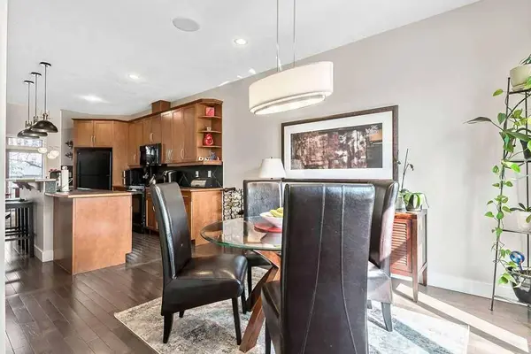 6 Scarpe DR SW #14, Calgary, AB T2T 6P2