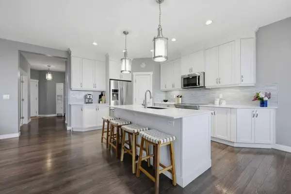 64 Panton HTS NW, Calgary, AB T3K 0W3