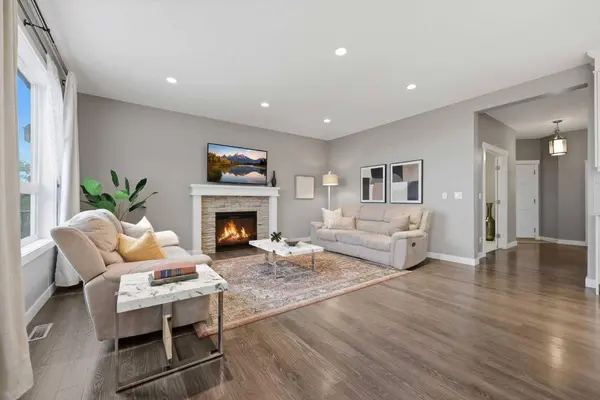 64 Panton HTS NW, Calgary, AB T3K 0W3