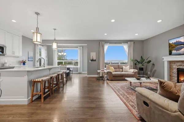 64 Panton HTS NW, Calgary, AB T3K 0W3