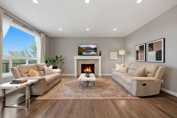 64 Panton HTS NW, Calgary, AB T3K 0W3