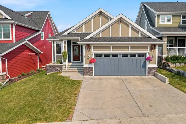 14 Ridge View PL, Cochrane, AB T4C0P9