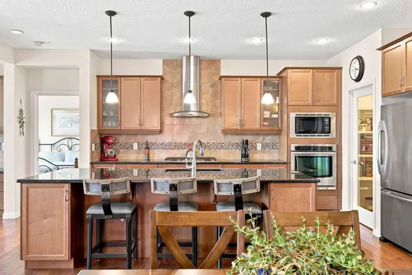 14 Ridge View PL, Cochrane, AB T4C0P9