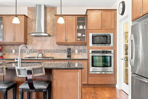 14 Ridge View PL, Cochrane, AB T4C0P9