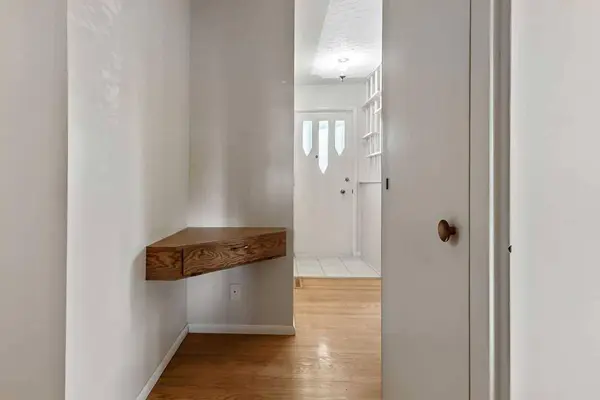 1015 Mackid RD NE, Calgary, AB T2E 6A8