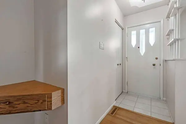 1015 Mackid RD NE, Calgary, AB T2E 6A8