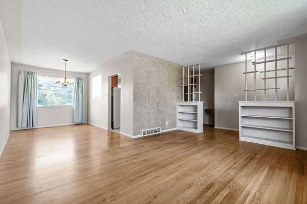 1015 Mackid RD NE, Calgary, AB T2E 6A8