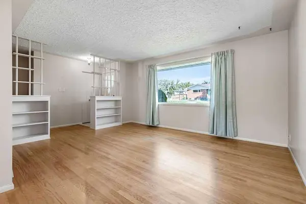 1015 Mackid RD NE, Calgary, AB T2E 6A8