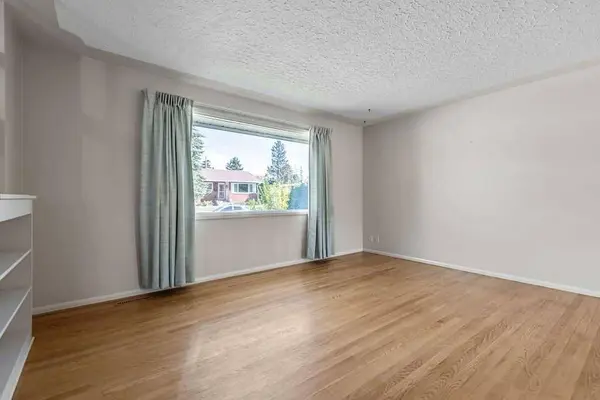 1015 Mackid RD NE, Calgary, AB T2E 6A8