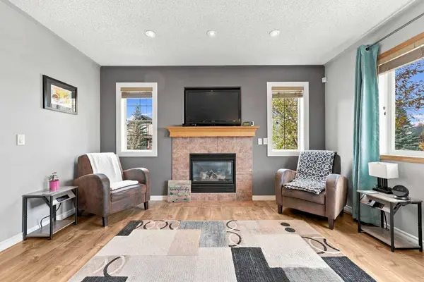 2 Cimarron Grove, Okotoks, AB T1S 2H3