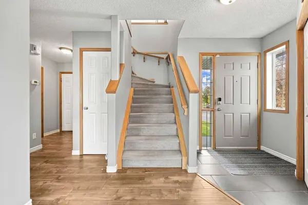 2 Cimarron Grove, Okotoks, AB T1S 2H3