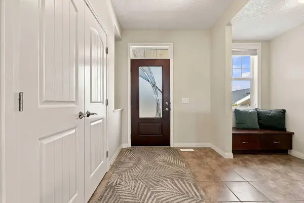 14 Ridge View PL, Cochrane, AB T4C0P9