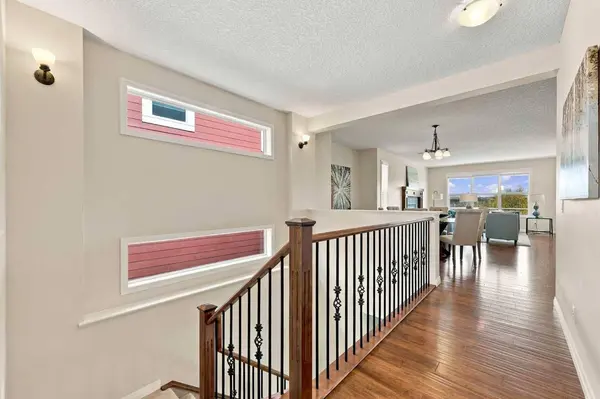 14 Ridge View PL, Cochrane, AB T4C0P9