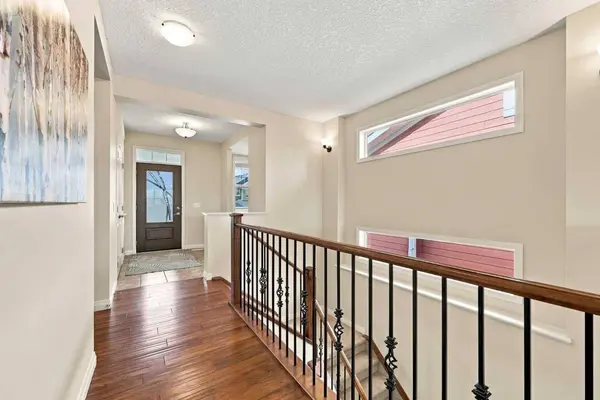 14 Ridge View PL, Cochrane, AB T4C0P9