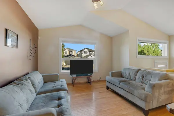 82 Bridleridge RD SW, Calgary, AB T2Y 4E1