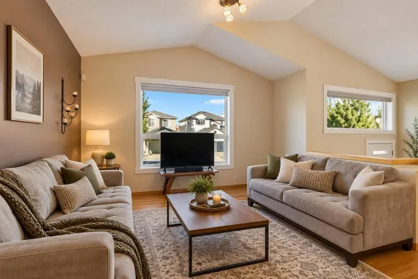 82 Bridleridge RD SW, Calgary, AB T2Y 4E1
