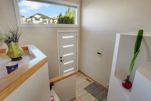 82 Bridleridge RD SW, Calgary, AB T2Y 4E1