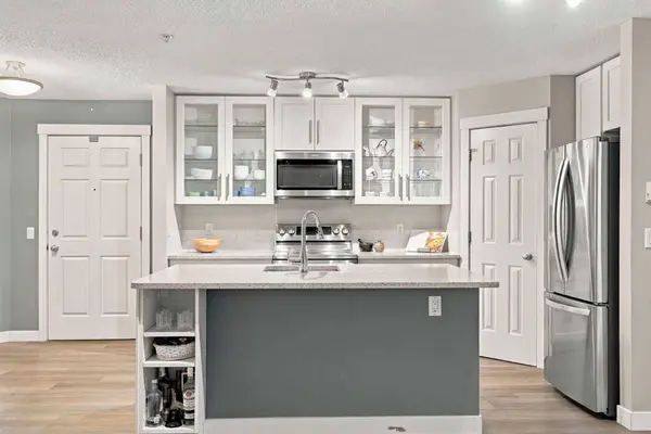 1811 34 AVE SW #112, Calgary, AB T2T2B9