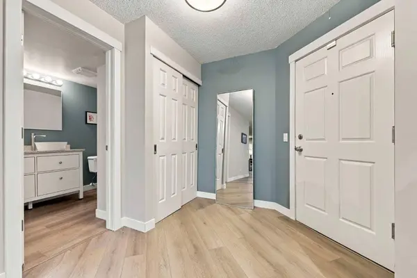 1811 34 AVE SW #112, Calgary, AB T2T2B9