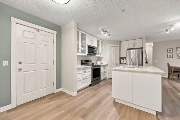 1811 34 AVE SW #112, Calgary, AB T2T2B9