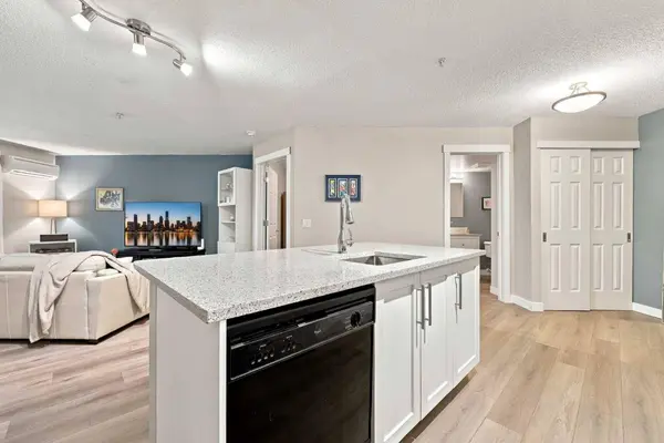 1811 34 AVE SW #112, Calgary, AB T2T2B9