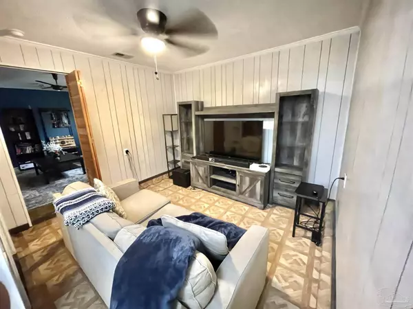 2995 Newton Dr, Pensacola, FL 32503