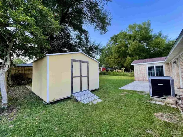 7090 Moore Ave, Pensacola, FL 32526