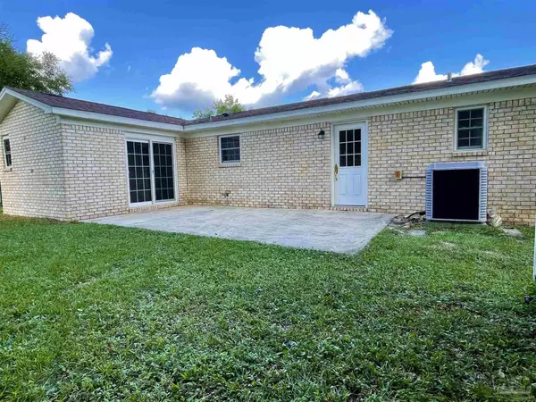 7090 Moore Ave, Pensacola, FL 32526