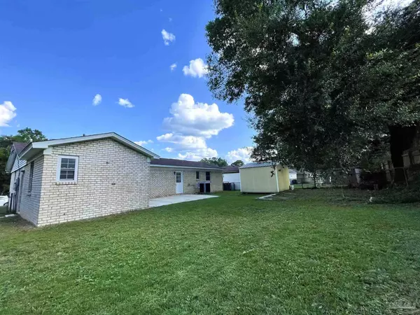 7090 Moore Ave, Pensacola, FL 32526