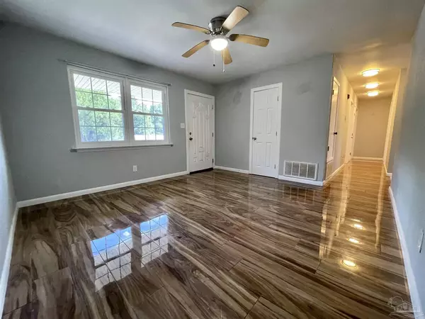 7090 Moore Ave, Pensacola, FL 32526