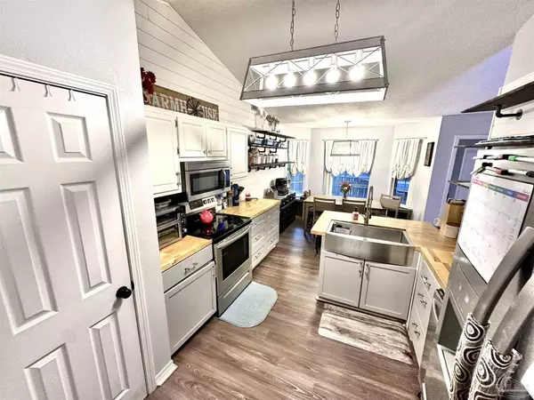 4983 Spencer Oaks Blvd, Pace, FL 32571