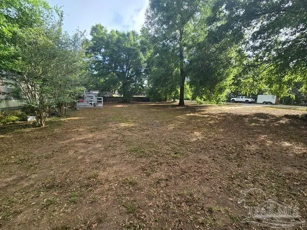 5117 W Spencer Field Rd, Pace, FL 32571