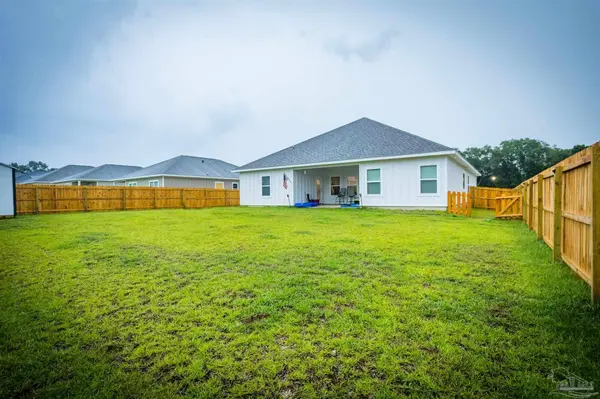5614 Thatcher Rd, Crestview, FL 32539