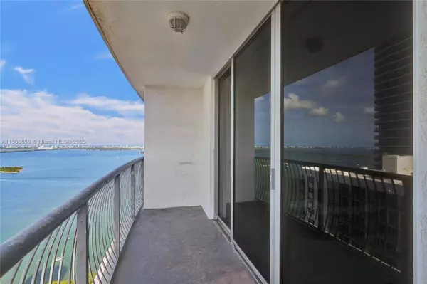 1750 N Bayshore Dr #4007, Miami, FL 33132