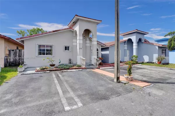 7001 W 35th Ave #215, Hialeah, FL 33018