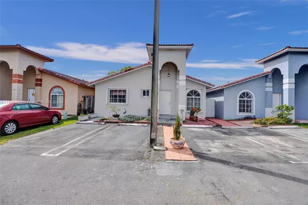 7001 W 35th Ave #215, Hialeah, FL 33018