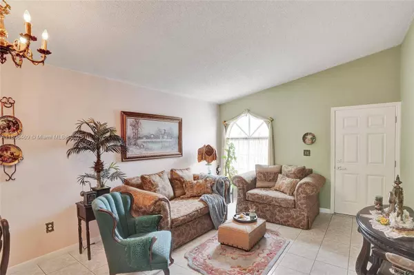 7001 W 35th Ave #215, Hialeah, FL 33018