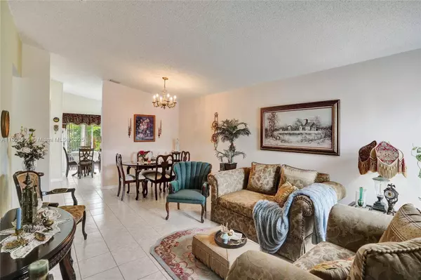 7001 W 35th Ave #215, Hialeah, FL 33018