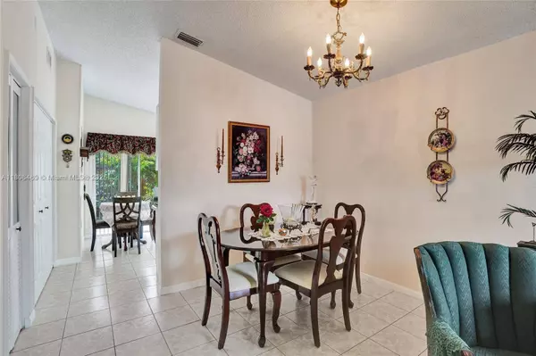 7001 W 35th Ave #215, Hialeah, FL 33018