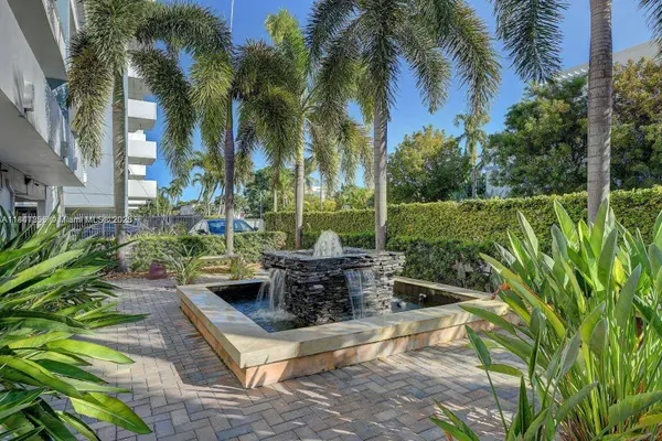 1045 10th St #907, Miami Beach, FL 33139