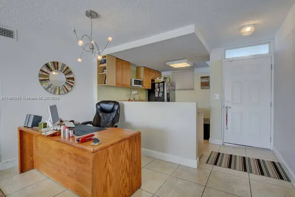 1045 10th St #907, Miami Beach, FL 33139