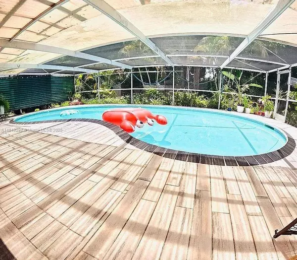 7811 NW 75th Ave, Tamarac, FL 33321