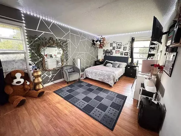 7811 NW 75th Ave, Tamarac, FL 33321