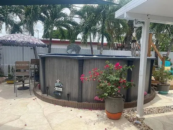 6520 W 8th Ln, Hialeah, FL 33012