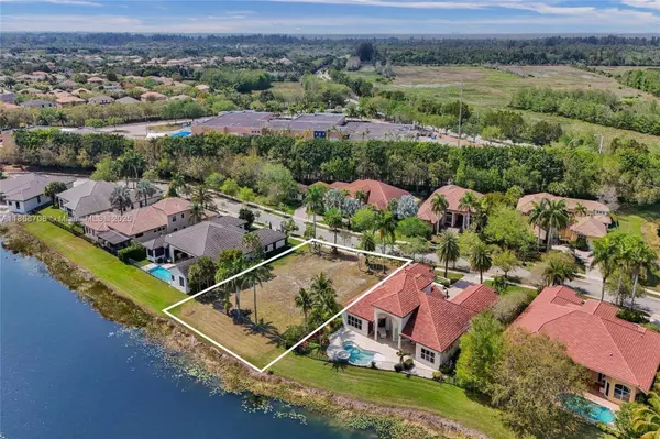 19068 Park Ridge St, Weston, FL 33332