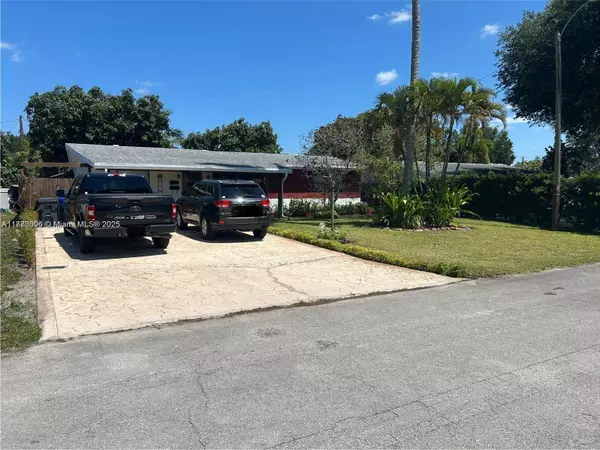 2021 N 56th Way, Hollywood, FL 33021