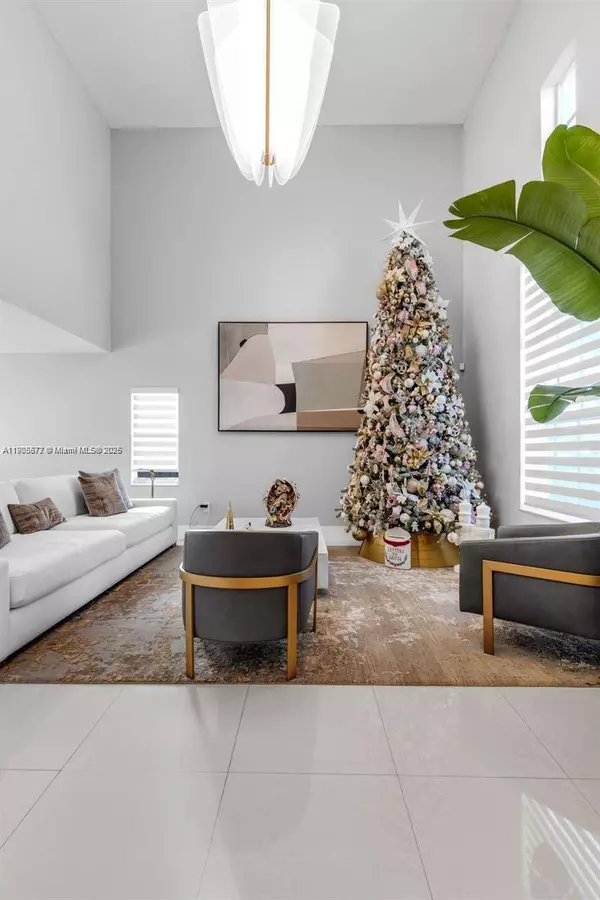 14206 SW 164th Ter, Miami, FL 33177