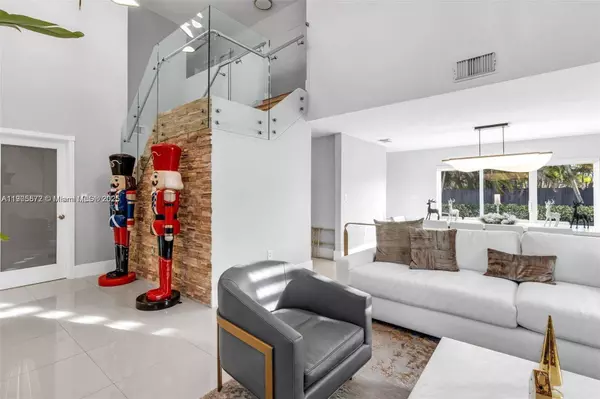 14206 SW 164th Ter, Miami, FL 33177