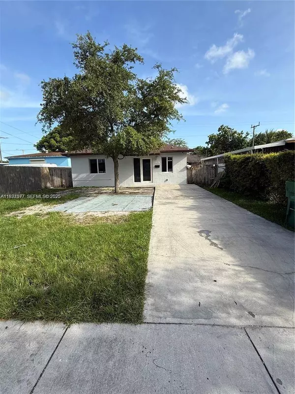 1720 NW 44th St, Miami, FL 33142